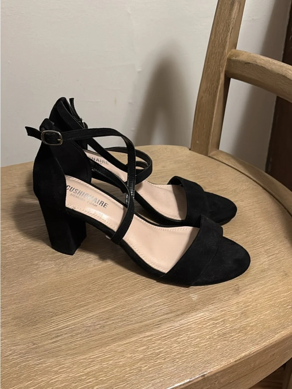 Cushionaire black strappy